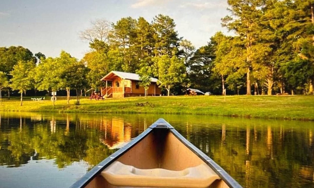 Daingerfield Cabin | Lakefront Cabin Little Red Hen