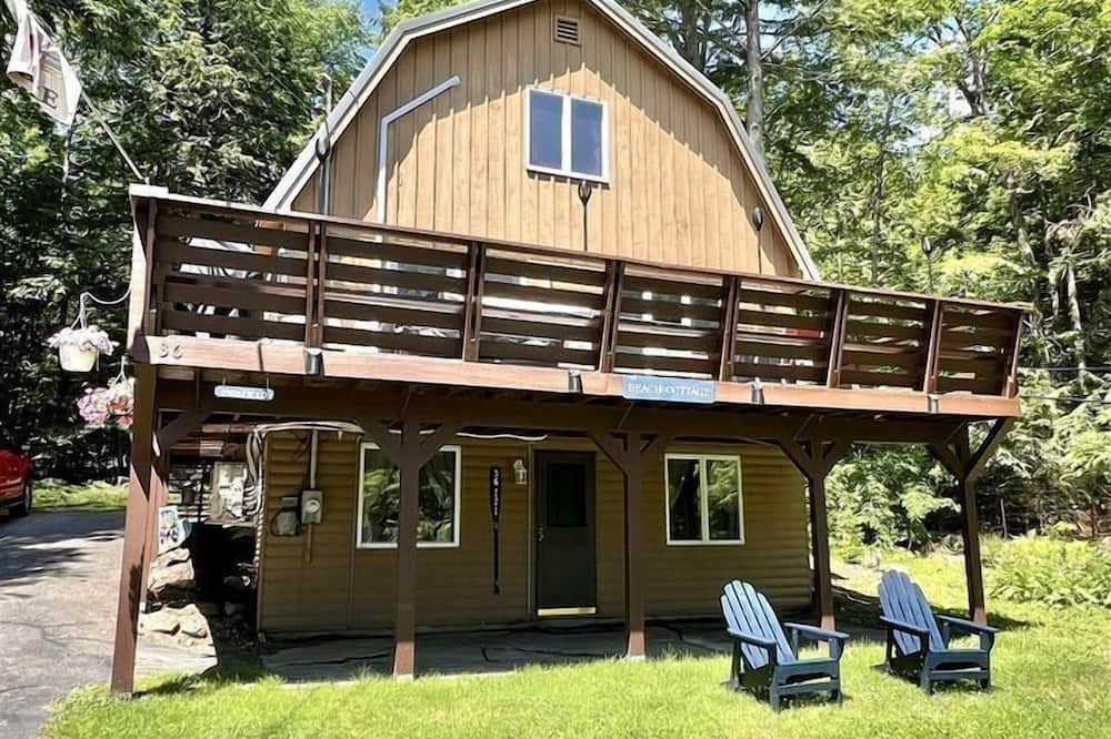 Sebago Cabin | Lakefront Cabin with Game Room and Private Deck in Maine