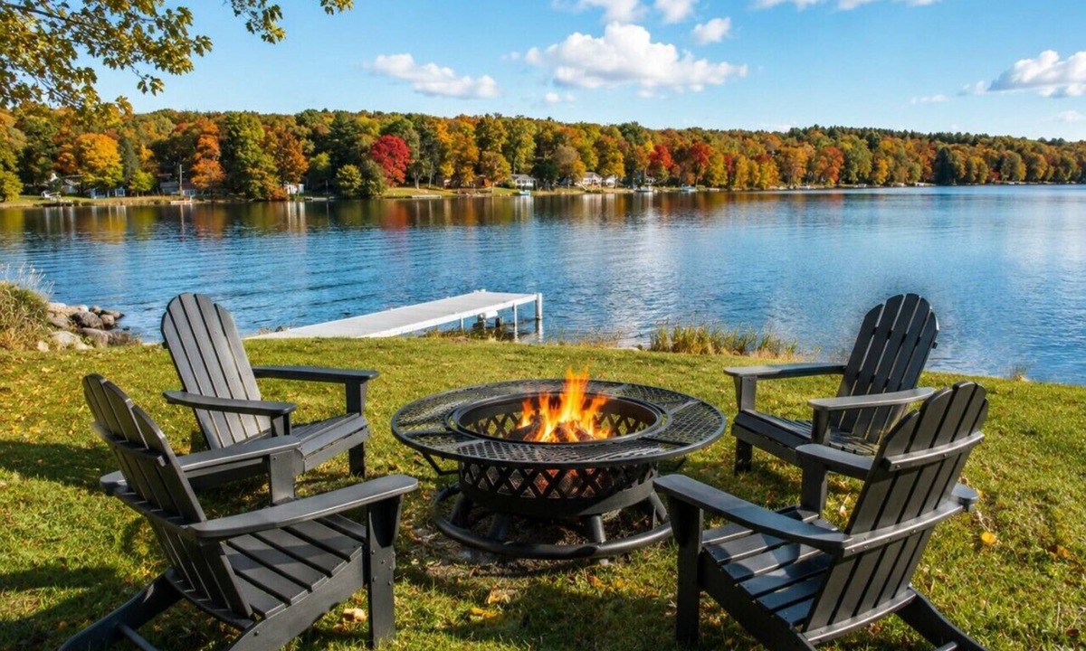 Bethlehem Village Cottage | Lakefront Charming Cottage Retreat