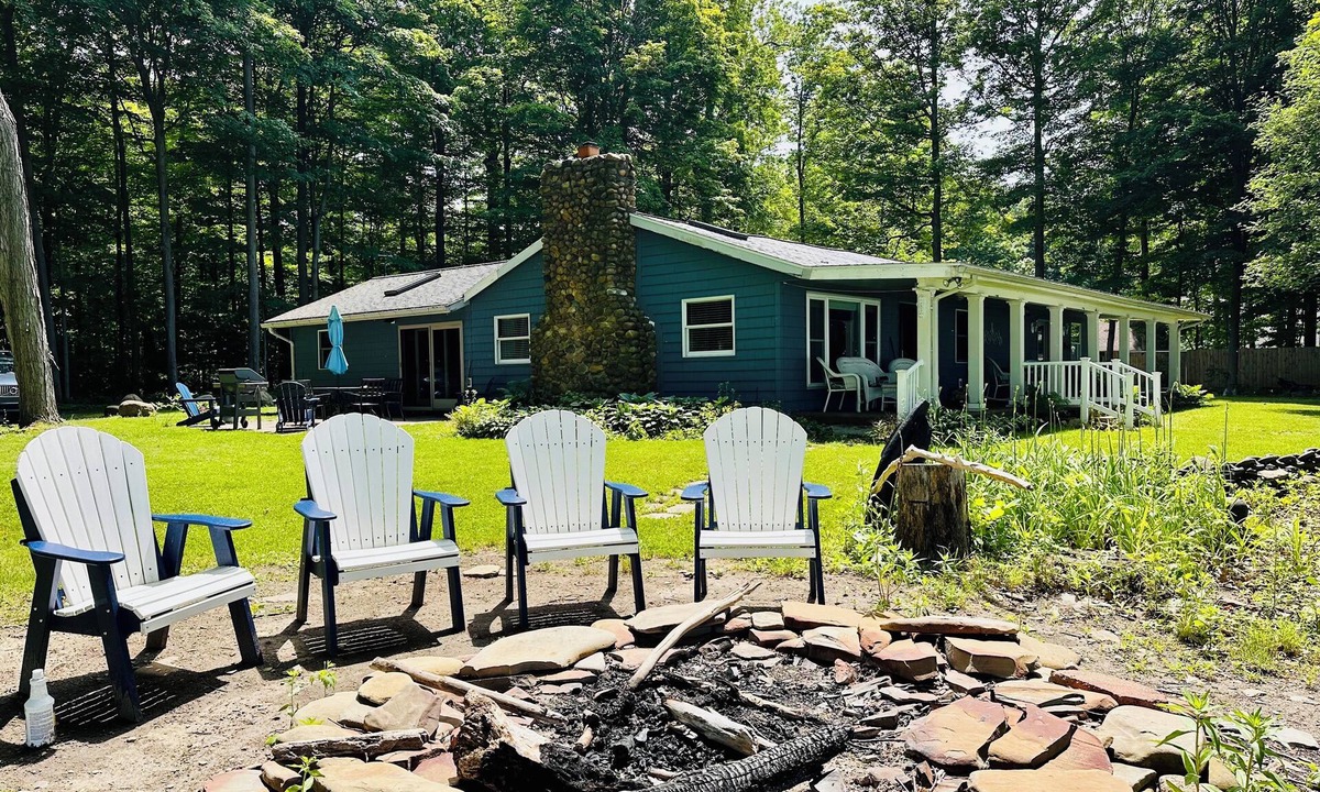 Westfield House | Lakefront Cottage Home for All Seasons Enjoyment on Beautiful Lake Erie!