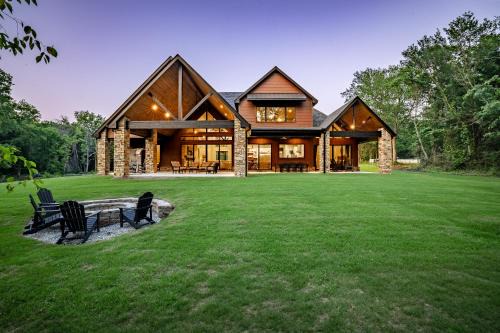 Afton House | Lakefront Estate on 26 Acres: Hot Tub & Games