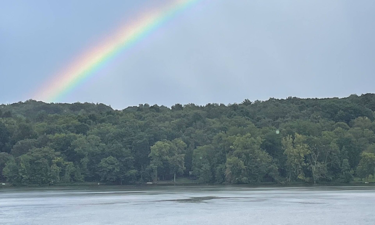 Carlton House | Lakefront Farmhouse with 2 acres to enjoy - Fish, Kayak, or launch your boat!