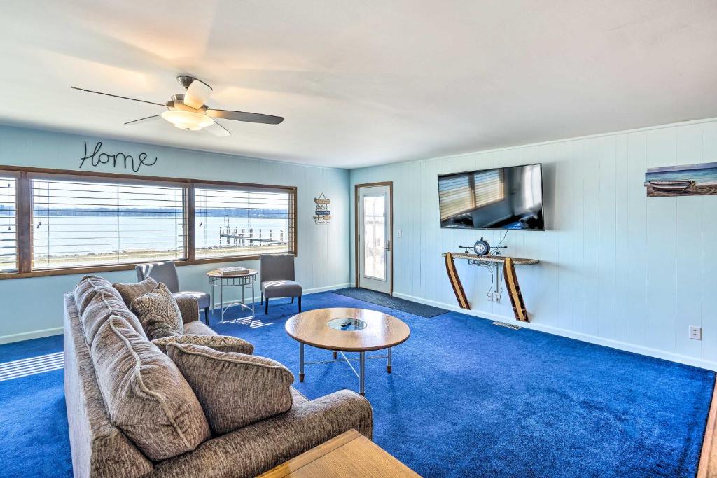 Buckeye Lake House | Lakefront Home w/Rooftop Deck, Grill, Games!