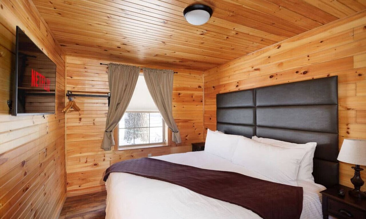 Bethlehem Cabin | Lakefront Pine Cabin White Mountains Retreat