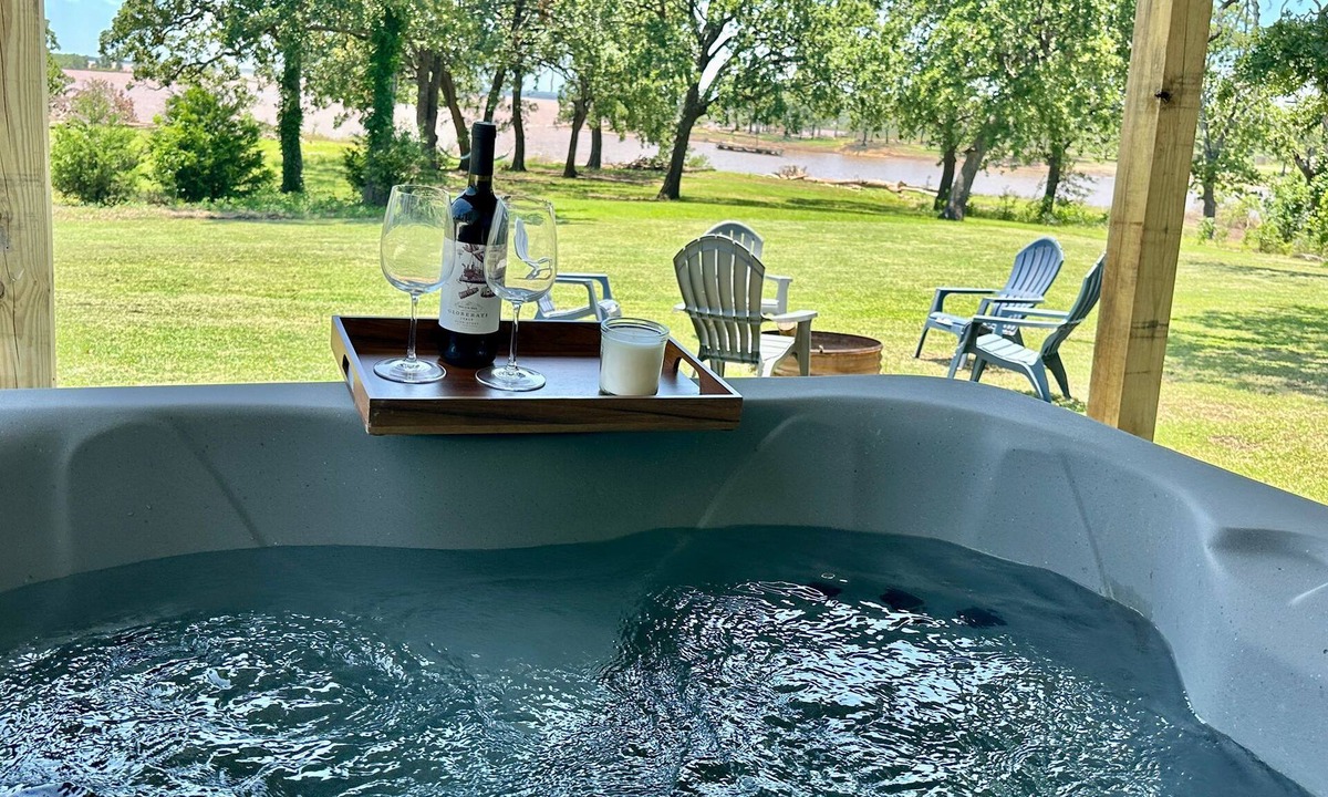 Madill Cabin | Lakefront Retreat | 2 Private Cabins w/Hot Tub & Lake Views- sleeps 12