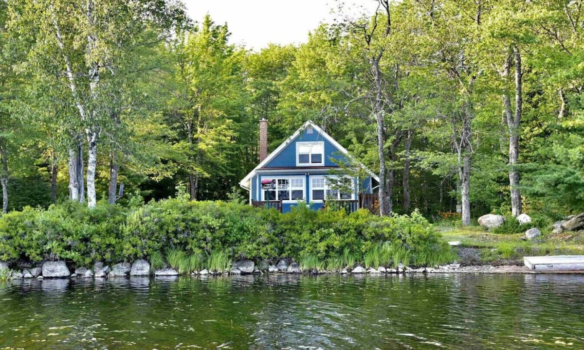 Annapolis Subdivision D House | Lakefront Retreat - Idyle Acre - East Lake NS