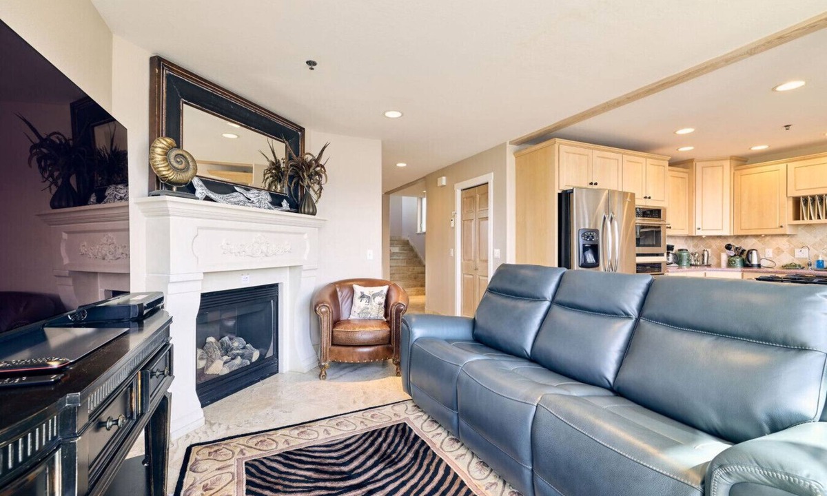 Homer Condo | Lakeshore Lodging Lodge 719