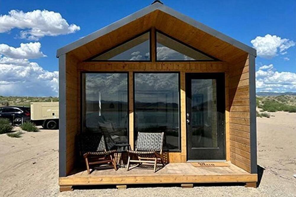 Levan Cabin | Lakeside Beach Casita - Views, Firepit, King Bed in Utah