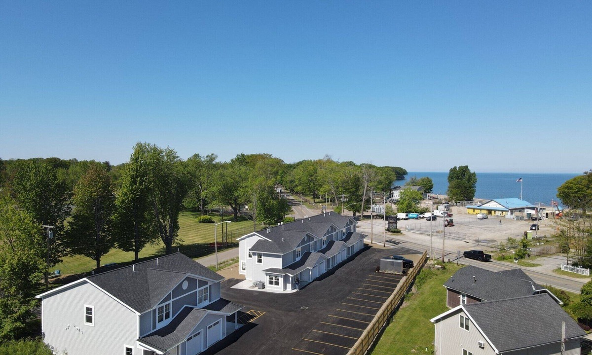 Lake Erie Beach Condo | Lakeside Bliss- Close to Highmark Stadium, home of the Bills!