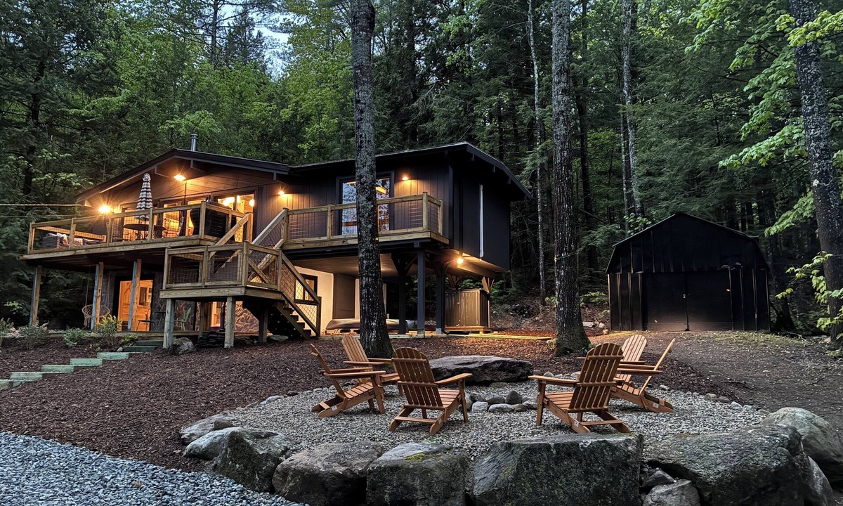 Bridgton Cabin | Lakeside cabin on Woods Pond with private dock - newly renovated