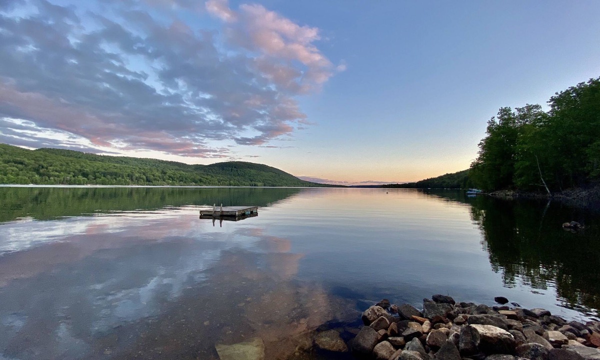 Day House | Lakeside Farmhouse with 80’ of Private Lakefront on Great Sacandaga Lake!