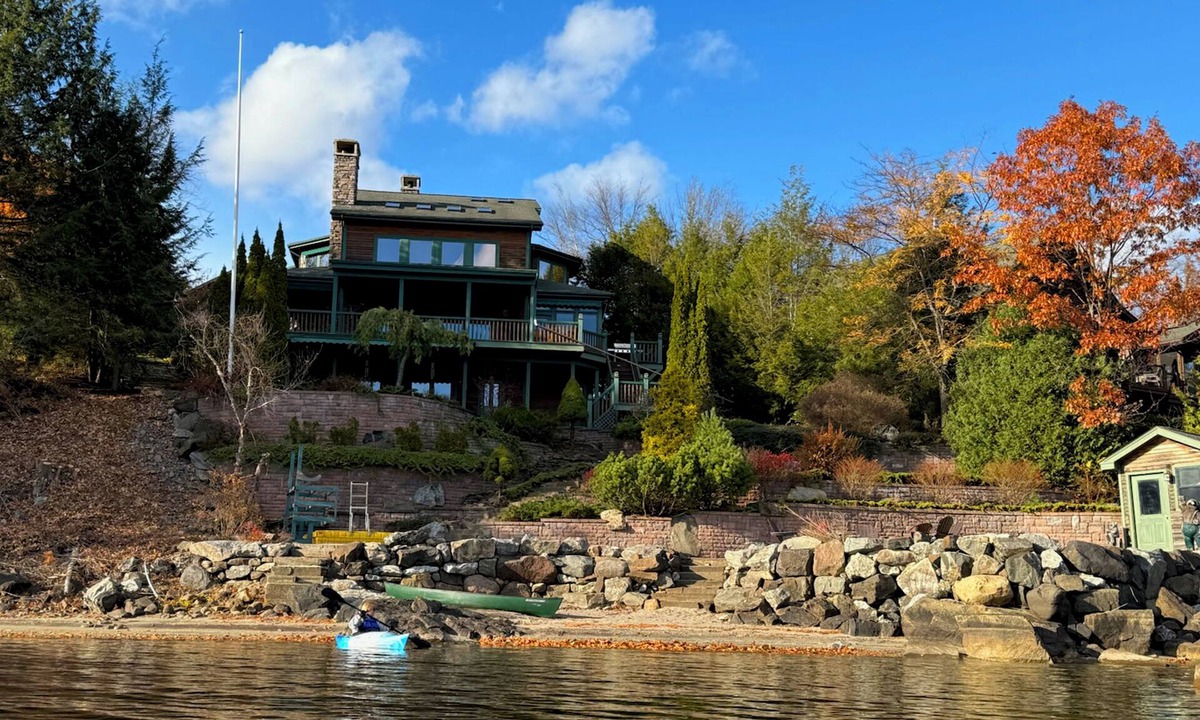 Schroon Lake House | Lakeside Retreat at Schroon Lake Spacious home with lakeside access and moorings