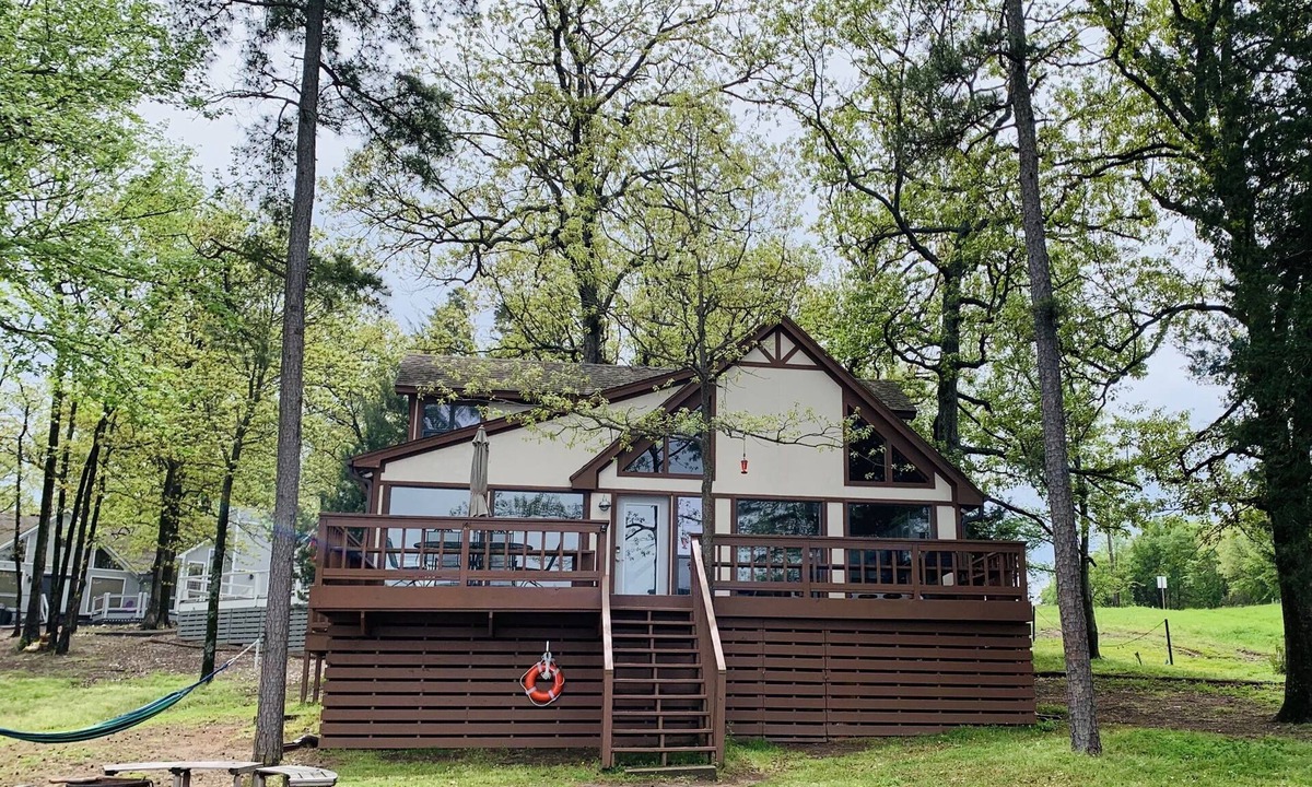 Scroggins House | 'Lakeview Canoe' Lakefront Cabin w/Private Dock & Boat Slip on Cypress Springs
