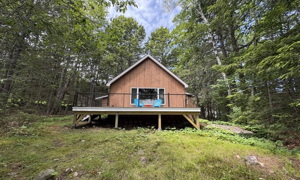 Bristol House | Lakeview Cottage/Bristol