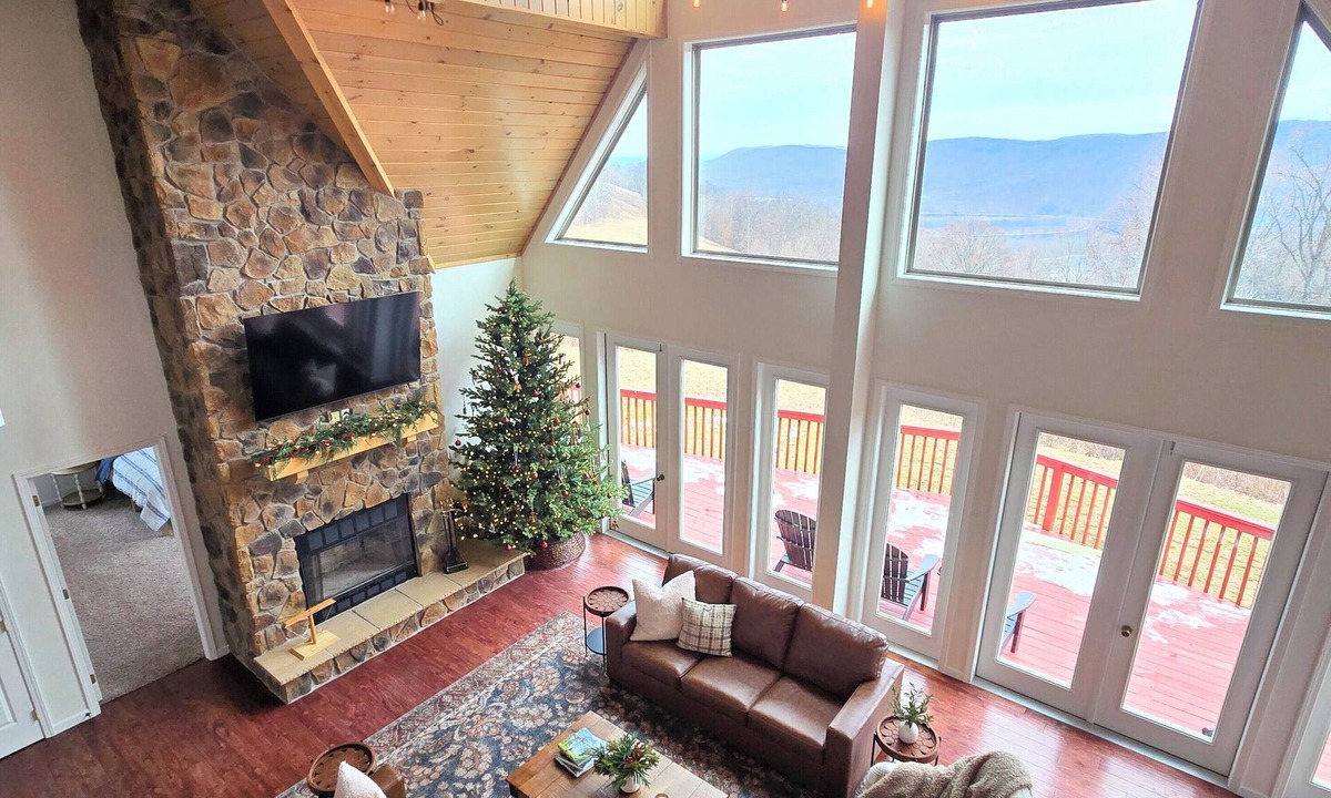 James Creek Cabin | Lakeview Luxury & Recreation - Hot tub, Sleeps 27, Pool Table, Multi Sport Court