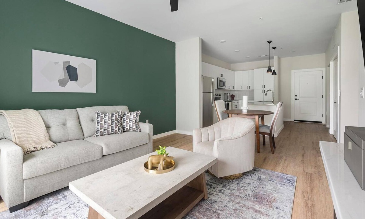 Knoxville Apartment | Landing | Amazing 1BD, Gym