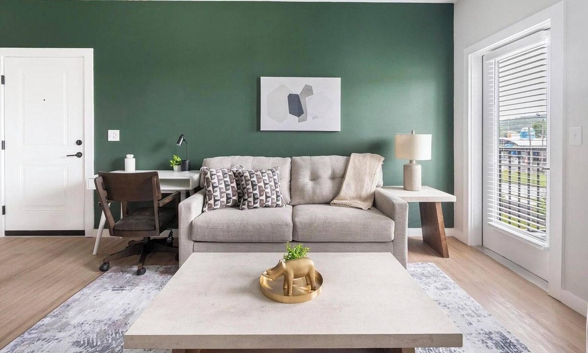 Knoxville Apartment | Landing | Spectacular 2BD, Gym