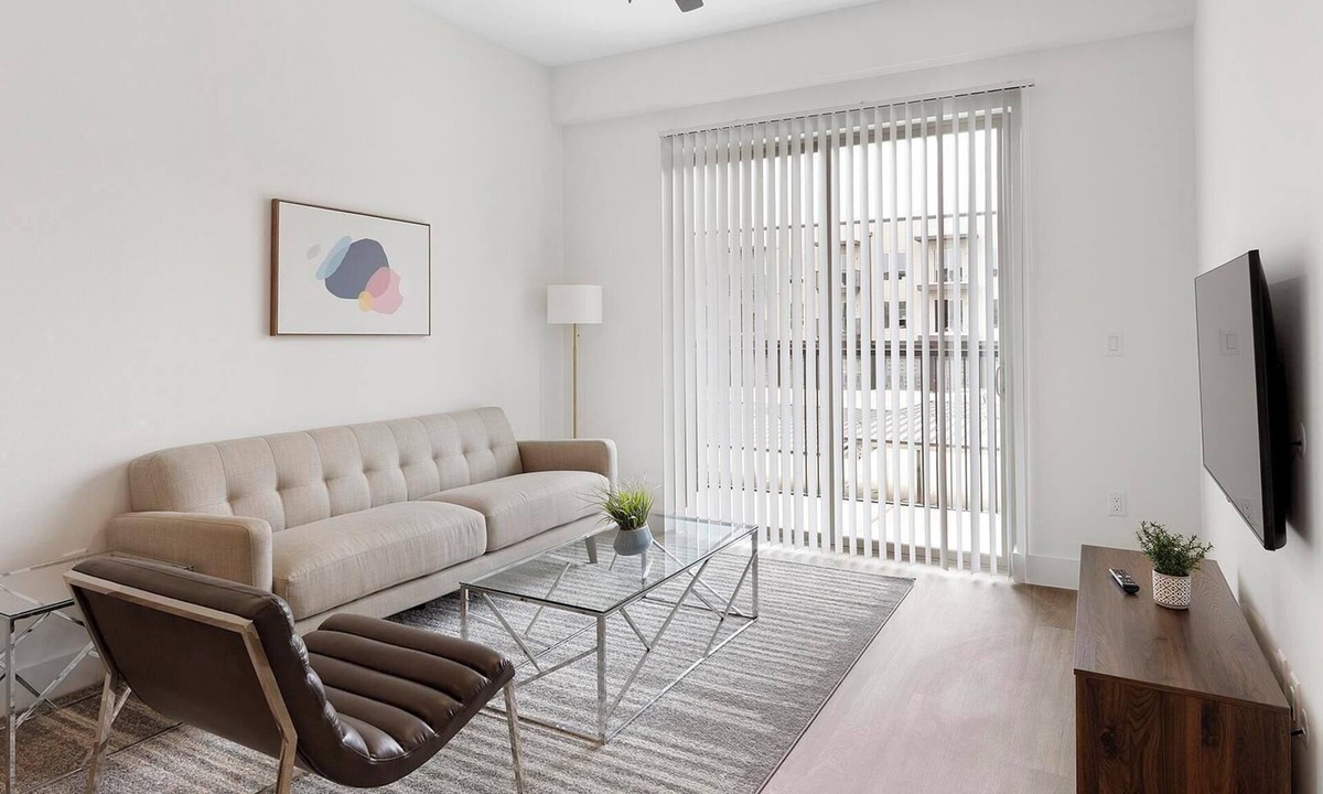 Denton Apartment | Landing | Stylish 2BD, Gym, Pool
