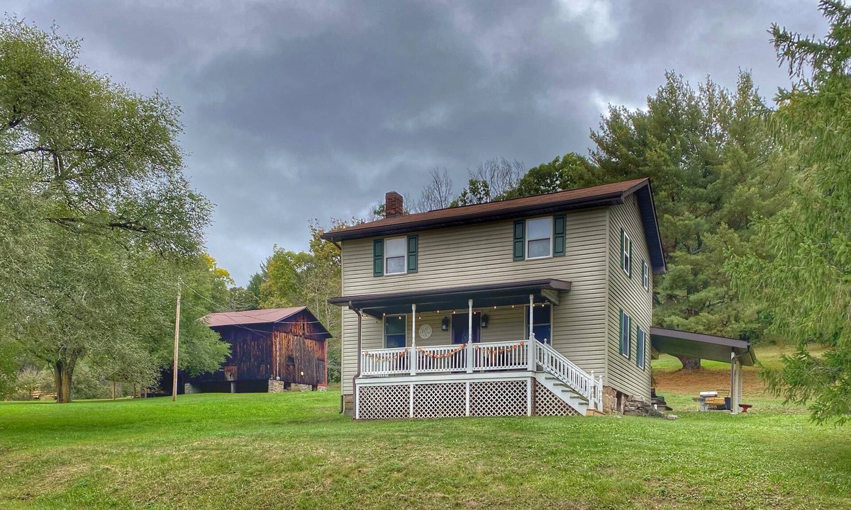 Weedville House | Large, 4 BR (1 King, 2 Queens), 2 Bath, Recently Renovated