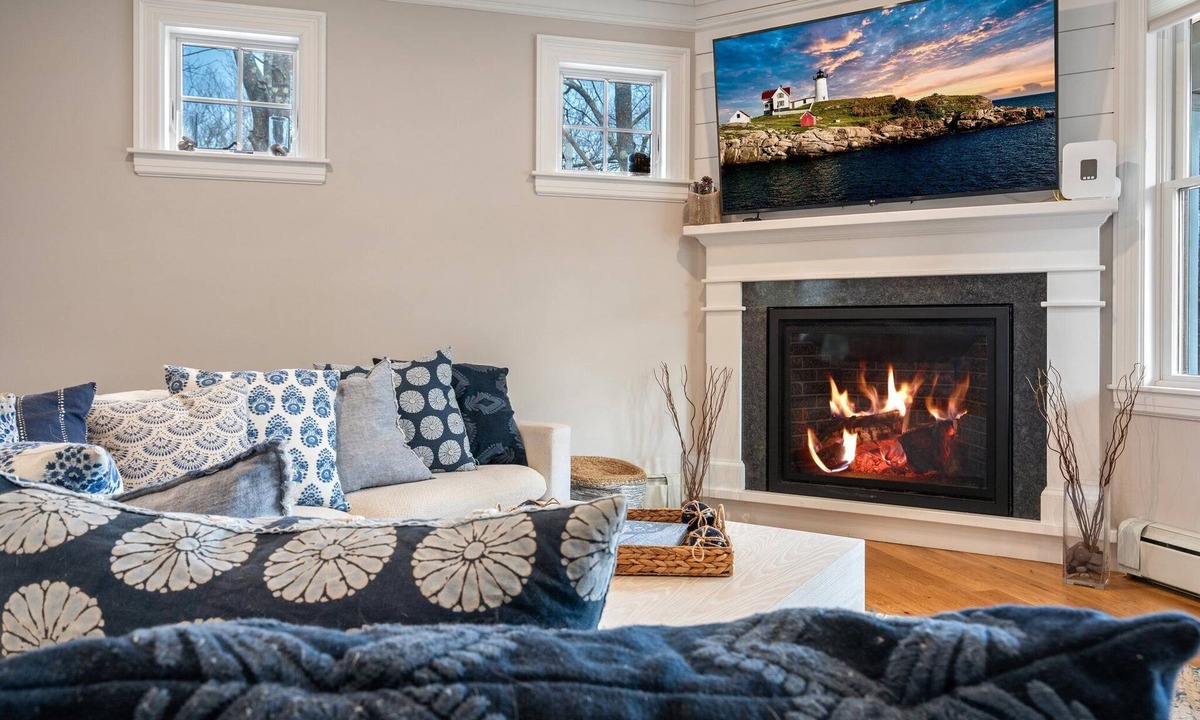 Cape Porpoise House | Large 6BR with Guest House - Chefs Kitchen - 5 Mins To Dock Square - Sleeps 14