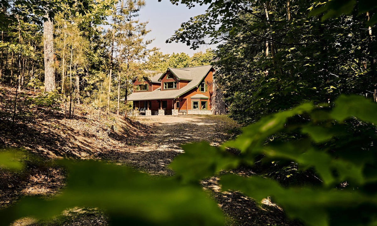 Ellijay Cabin | Large Family Reunion Cabin, Sleeps 23 Hot tub Carters Lake Mountains