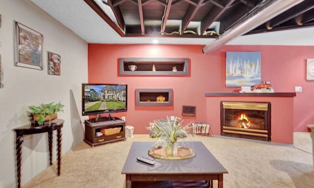 North Buffalo House | Large Group Retreat - 6BR Home w/3 Floors