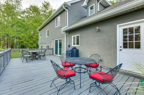 New Albany House | Large Yard w/Pond: Family Retreat in New Albany!