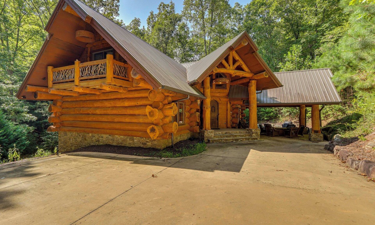 Ranger Cabin | Laurelwood Lodge Theater Hot Tub 5BR Family Games