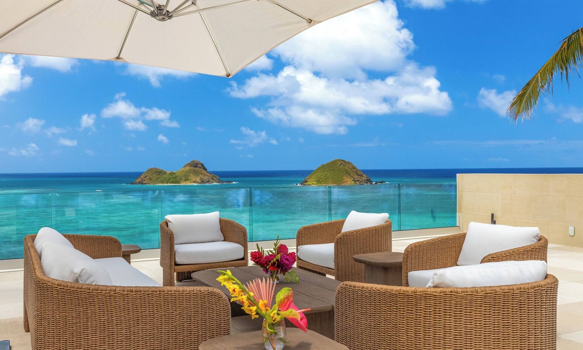 Lanikai House | Lavish Lanikai Hillside Estate: Oceanview w/Pool/Spa, AC & Mokulua Isle Views