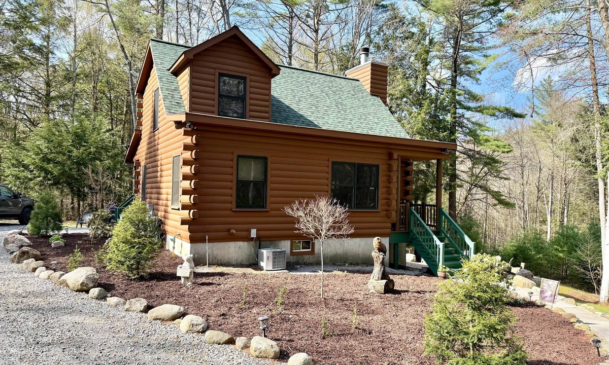 Chestertown House | Log Cabin on 30 acres on Kelm Pond