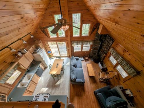 Sullivan House | Log Cabin on Saltwater Cove