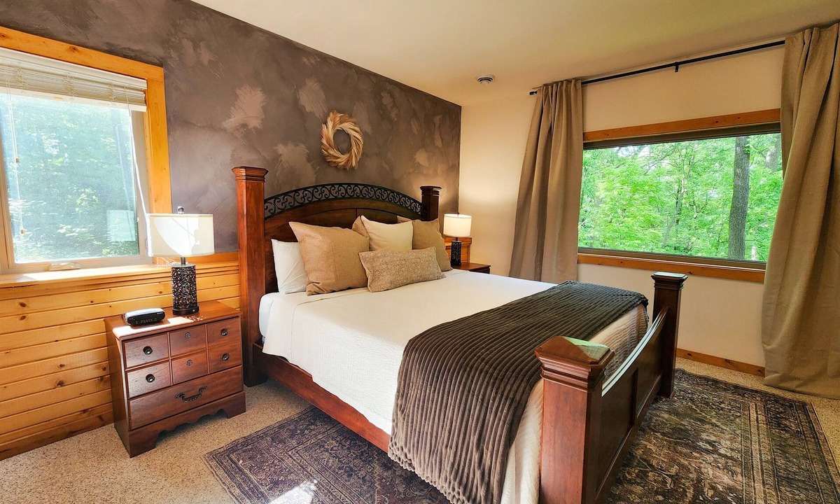 The Galena Territory Cabin | Log Lodge · Hot Tub · Game Room · King Suites