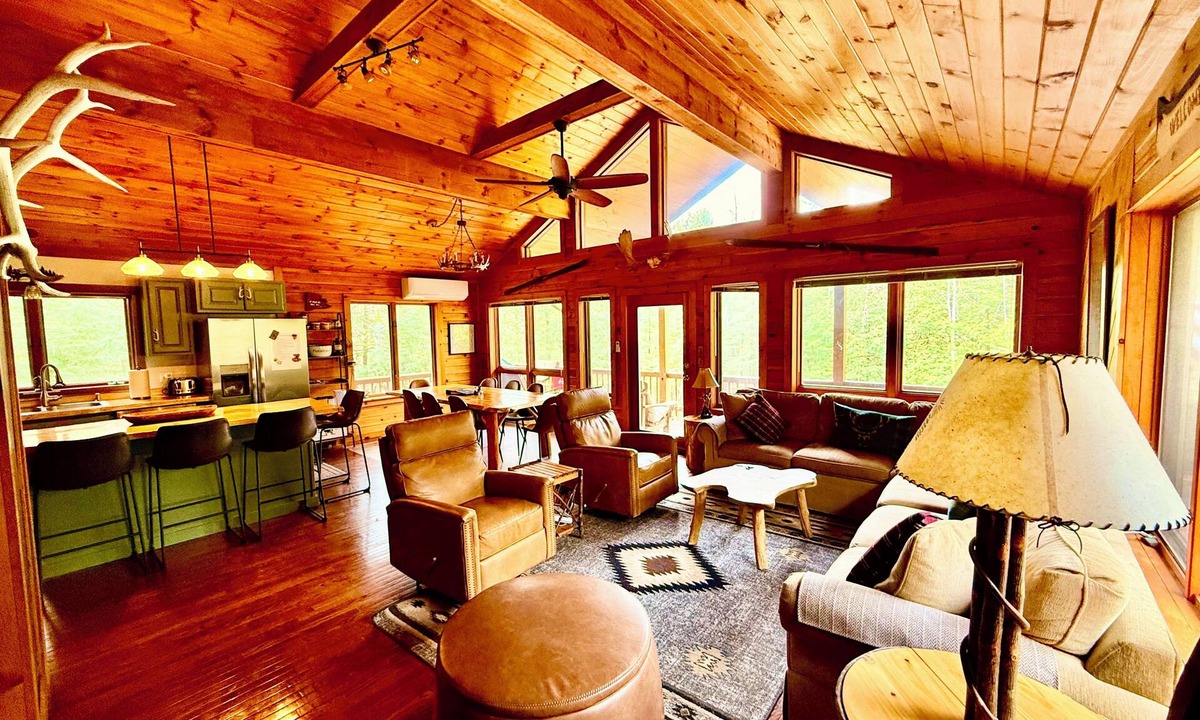 Schroon Lake House | Loose Moose Lodge: Hot Tub, 4-Season Retreat Near Gore Mountain & Schroon Beach