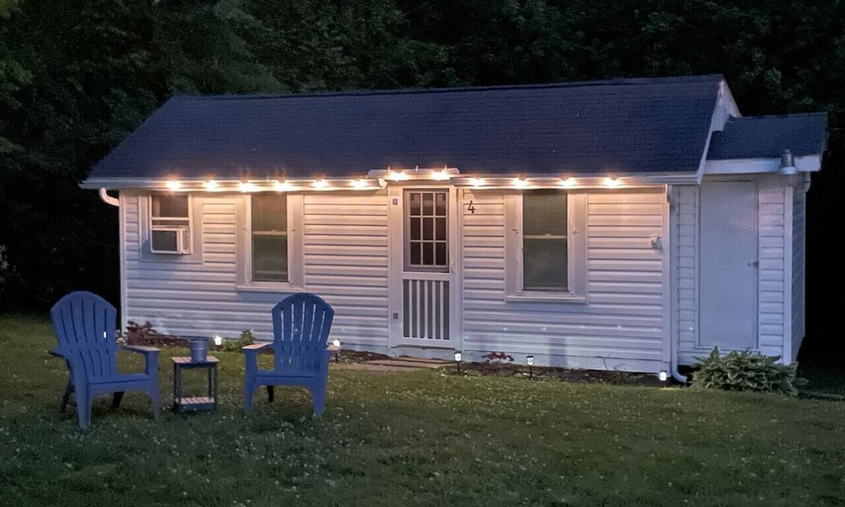 Geneva-on-the-Lake Cottage | Lovely 2 Bedroom GOTL Cottage -Pet Friendly! Sleeps 6.
