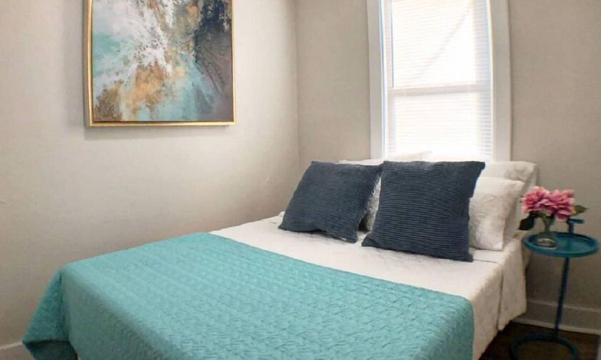 Geneva-on-the-Lake House | Lovely 2BDRM Cottage Right on The GOTL Strip! Sleeps 5!