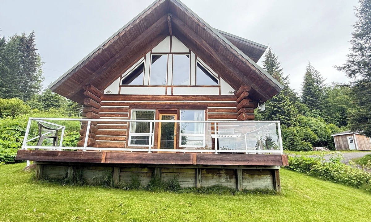 Homer Cabin | Lovely cabin in town with a great view in charming Homer Alaska. Pet friendly.