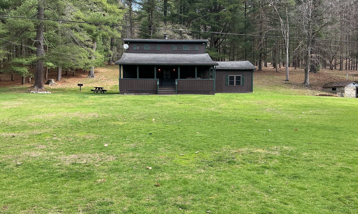 Clarington Cabin | Lovely cabin with perfect view of Clarion river in charming Cooksburg