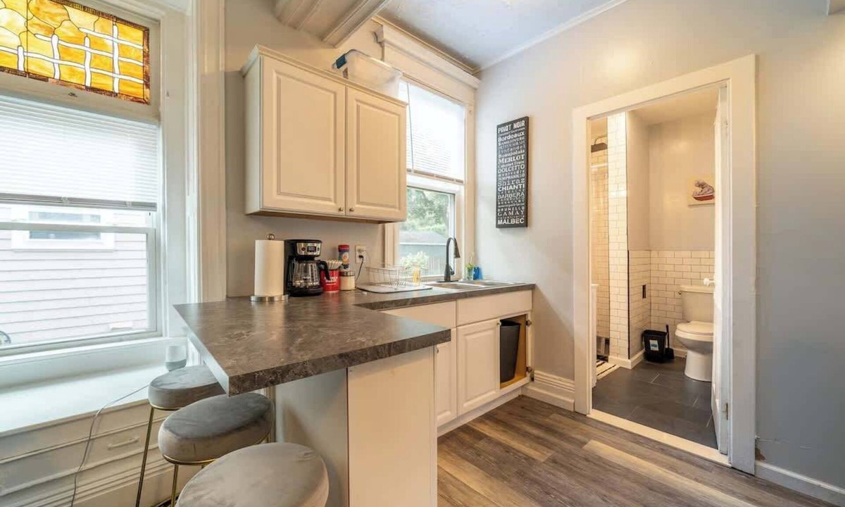 Rochester Apartment | Lovely Comfy Studio-Quiet Park Ave Area- Walkable
