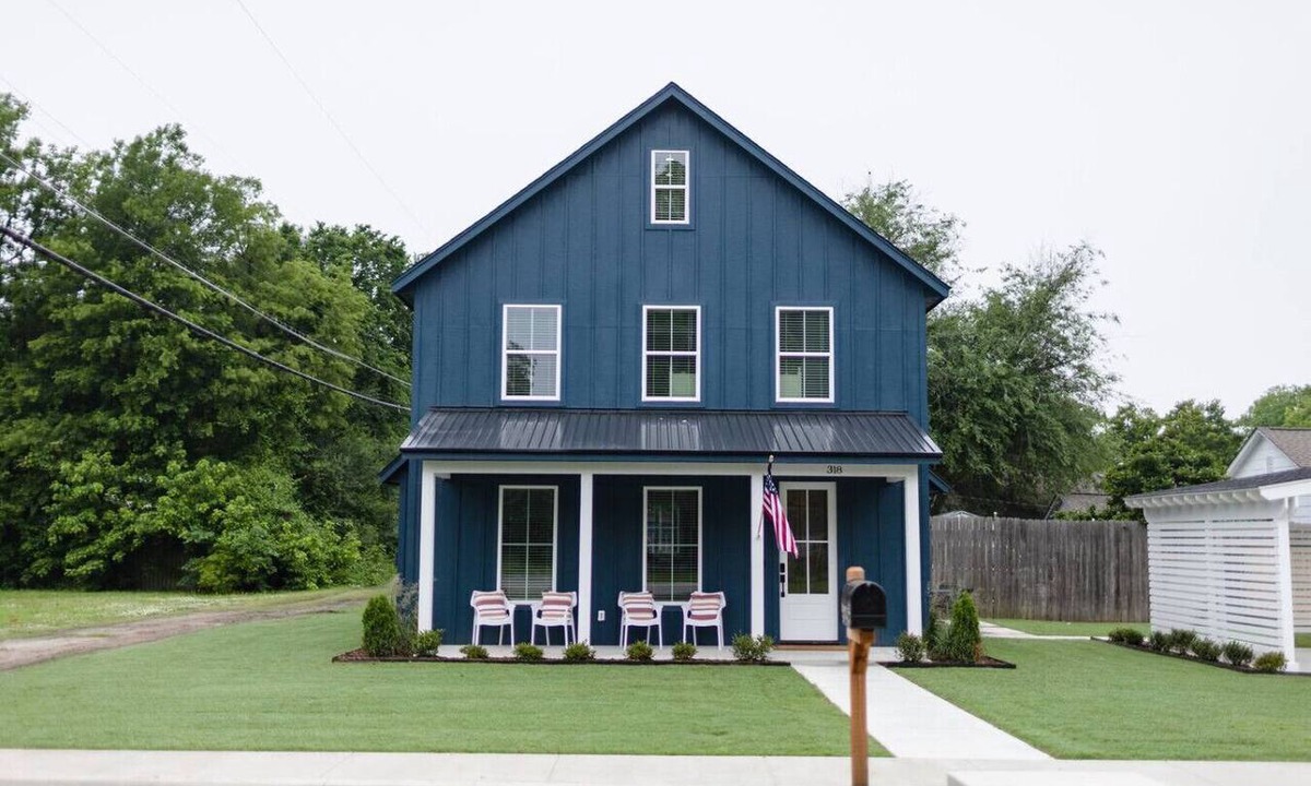 Broken Arrow House | Lux 3BR Cottage | Walk to Rose District | Sleeps 6