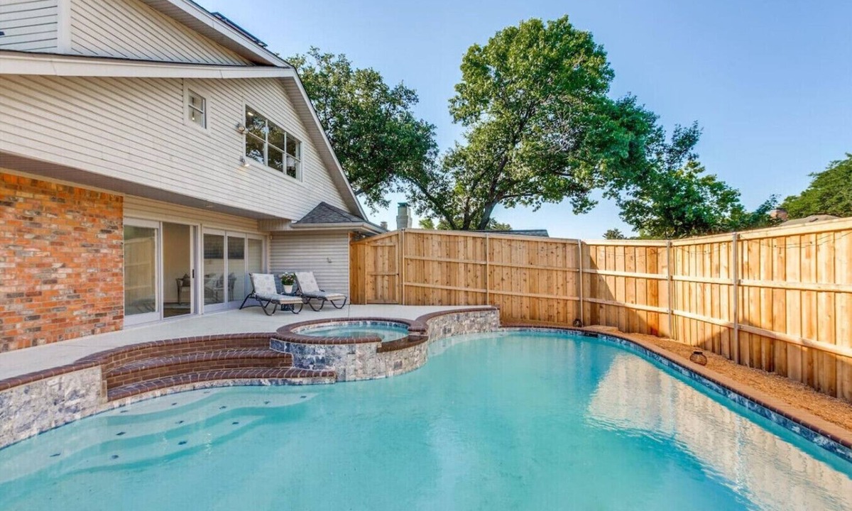 Richardson House | LUX Lounge | 3200+ SQ FT - Heated Pool & Jacuzzi