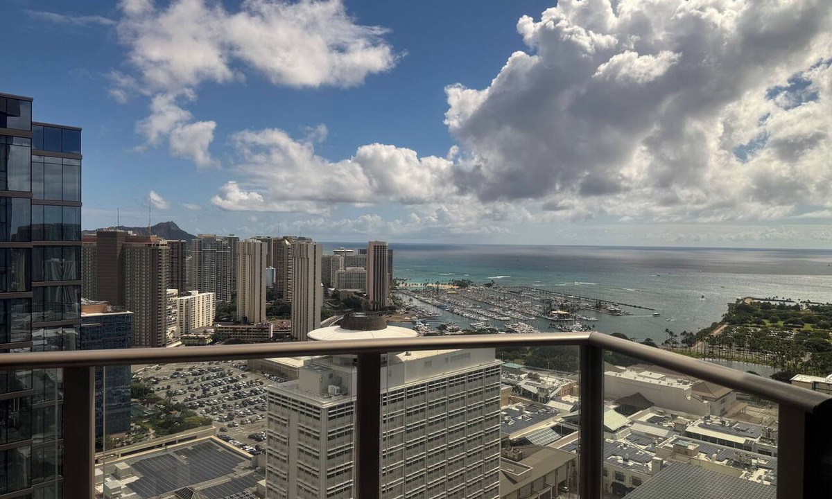 Ala Moana Condo | Lux Sky Ala Moana 39th Fl Modern Monthly Suite/Walk to the mall, Magic Island