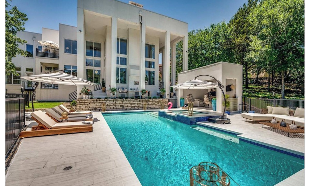North Arlington House | Lux Stunning Mansion, Pool. Minutes to AT&T Stadium FIFA, and Six Flags!