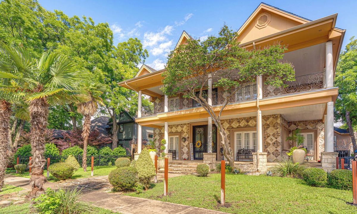 Old East Dallas House | Luxe Old East Dallas Home in Historic Munger Place