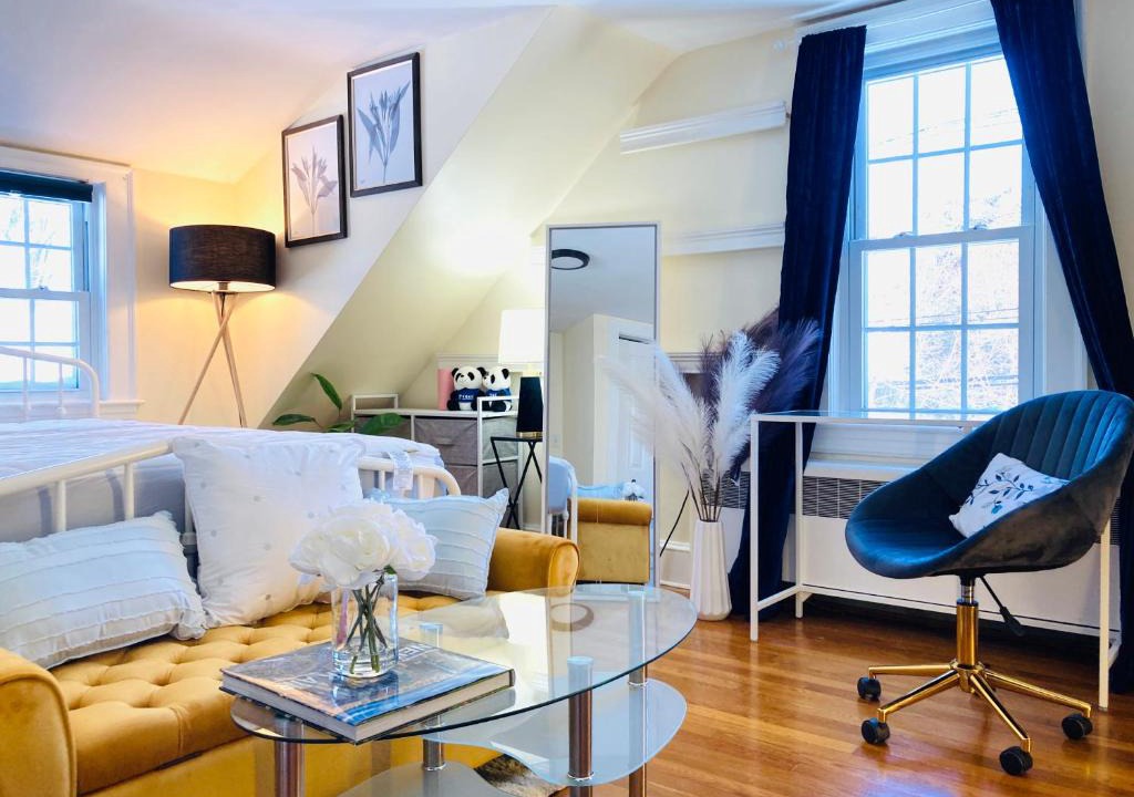 Framingham House | Luxurious Master Bedroom w/ 4K 65” TV, Netflix, Desk for Work & Makeup