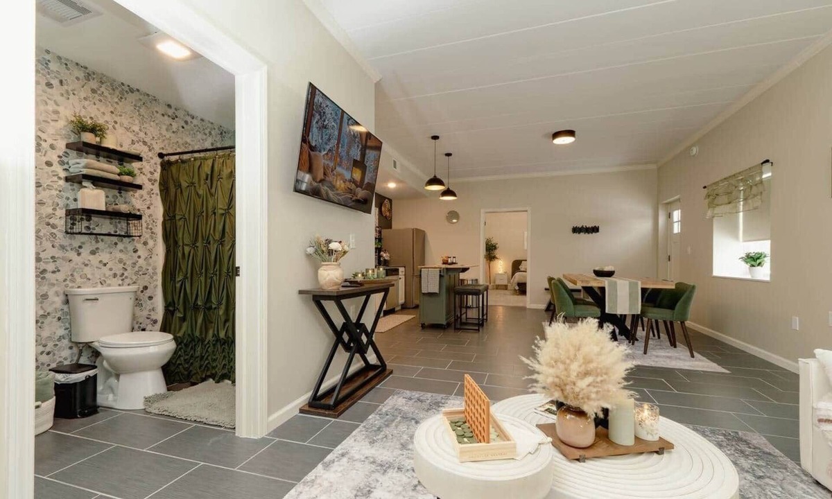 Conneaut Lakeshore Apartment | Luxurious One-Bedroom Gem Near Conneaut Lake