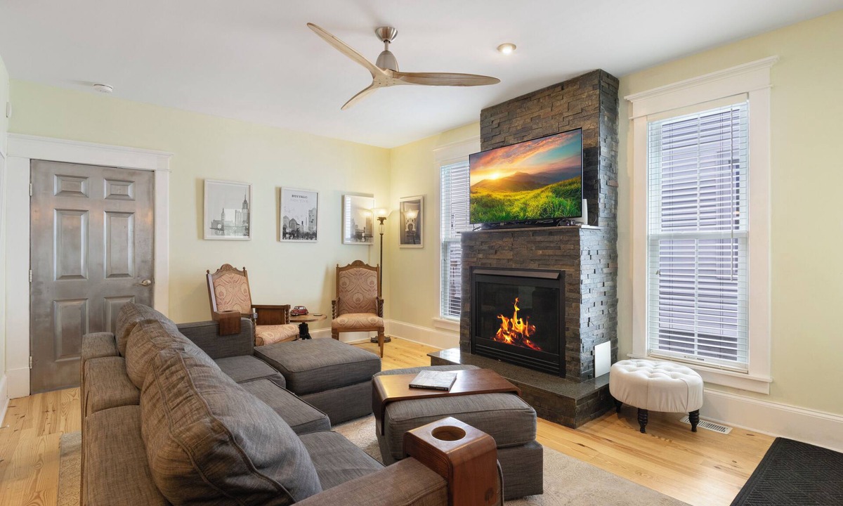 Buffalo House | Luxury 2 Bedroom 1.5 Bath Town Home/Walk to Elmwood/Garage/EV Charger/AC