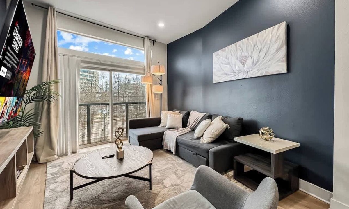 Deep Ellum Apartment | Luxury 2BD | Deep Ellum | Parking | Pool+Gym