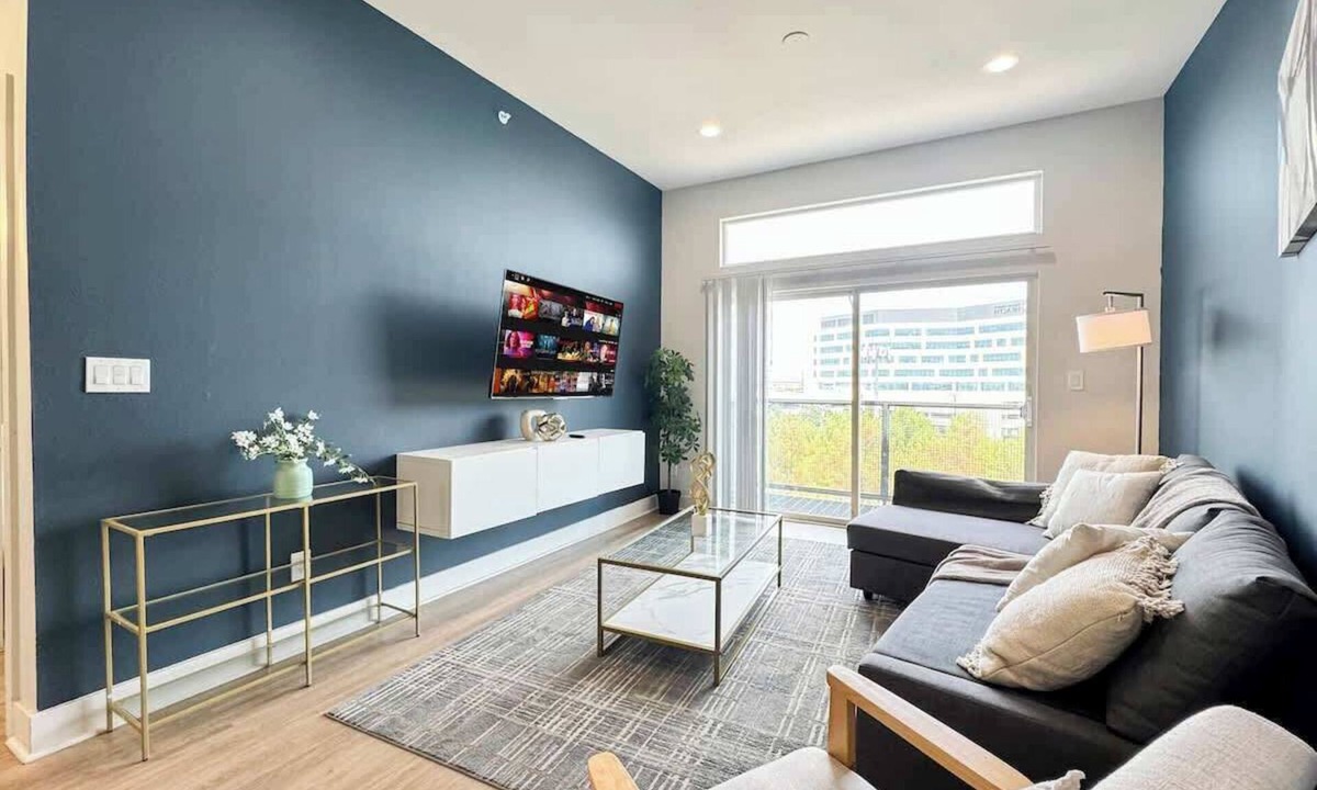 Deep Ellum Apartment | Luxury 2BD | Deep Ellum | Parking | Pool+Gym