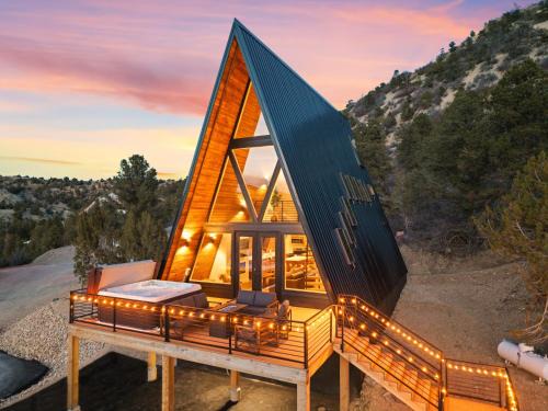 Glendale House | Luxury A-Frame Retreat near Zion & Bryce with Hot Tub