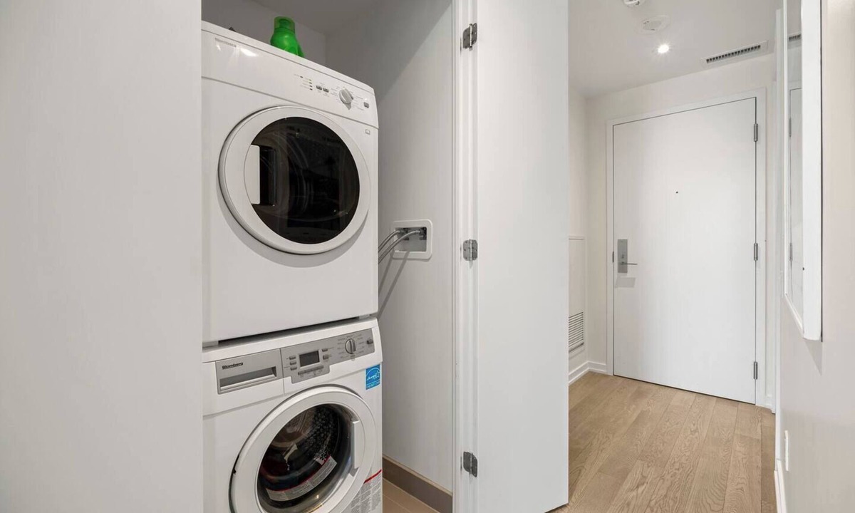 St. Lawrence Condo | Luxury Designer Studio | Prime Location